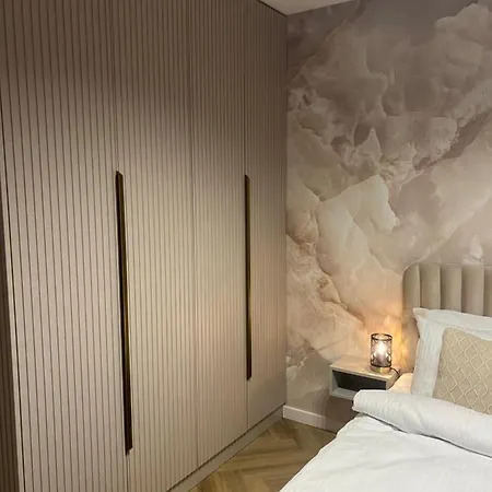 Crystal Luxury With Free Parking In Cracow For 4 Guests * 克拉科夫