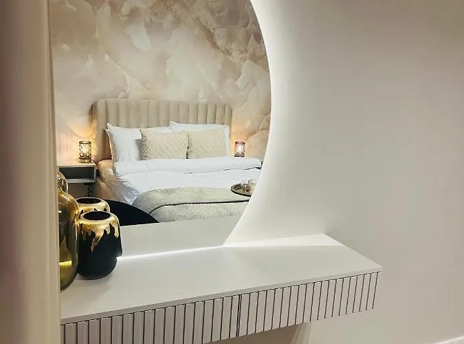 Crystal Luxury With Free Parking In Cracow For 4 Guests Apartament *