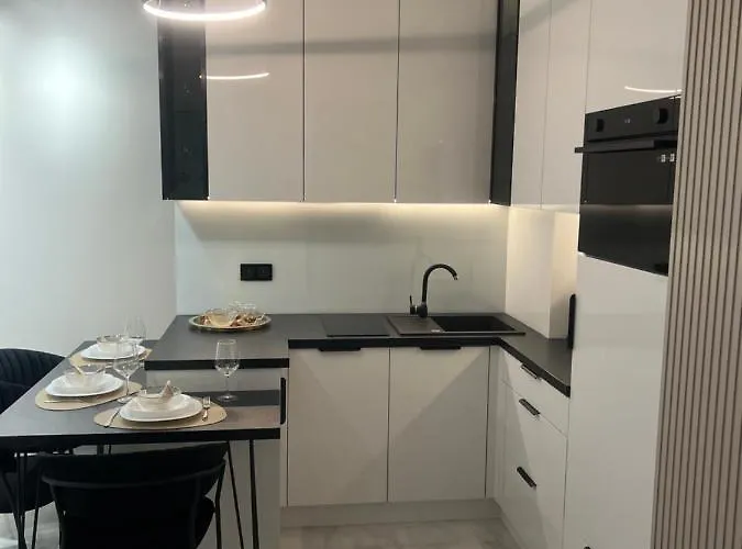 Crystal Luxury With Free Parking In Cracow For 4 Guests Apartament *