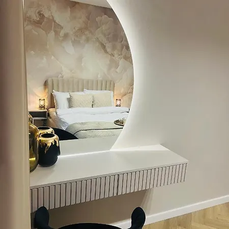 Crystal Luxury With Free Parking In Cracow For 4 Guests Apartamento *