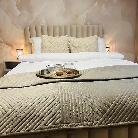 Crystal Luxury With Free Parking In Cracow For 4 Guests