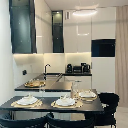 Apartamento Crystal Luxury With Free Parking In Cracow For 4 Guests